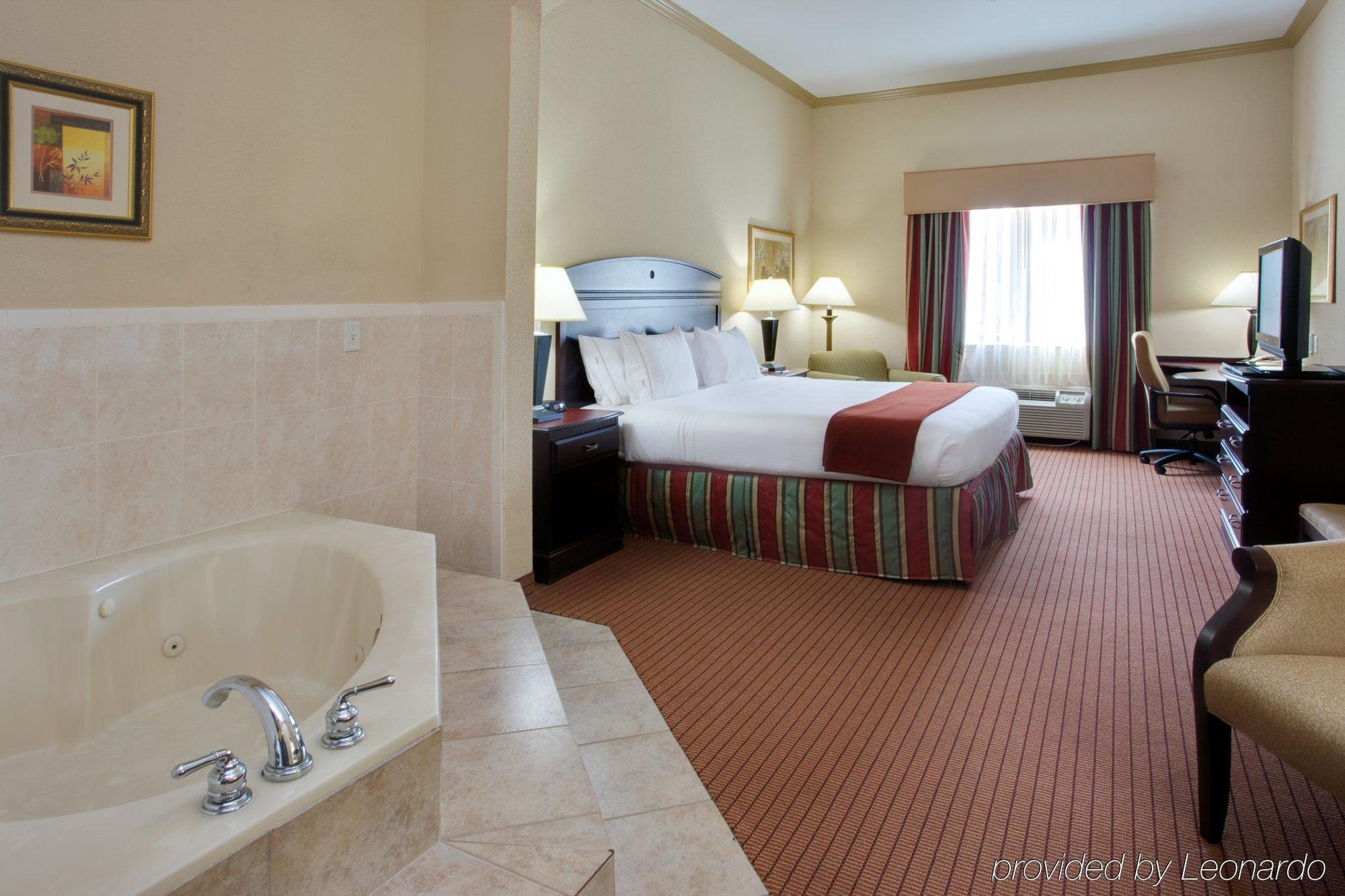 Holiday Inn Express & Suites Wharton By Ihg Rom bilde