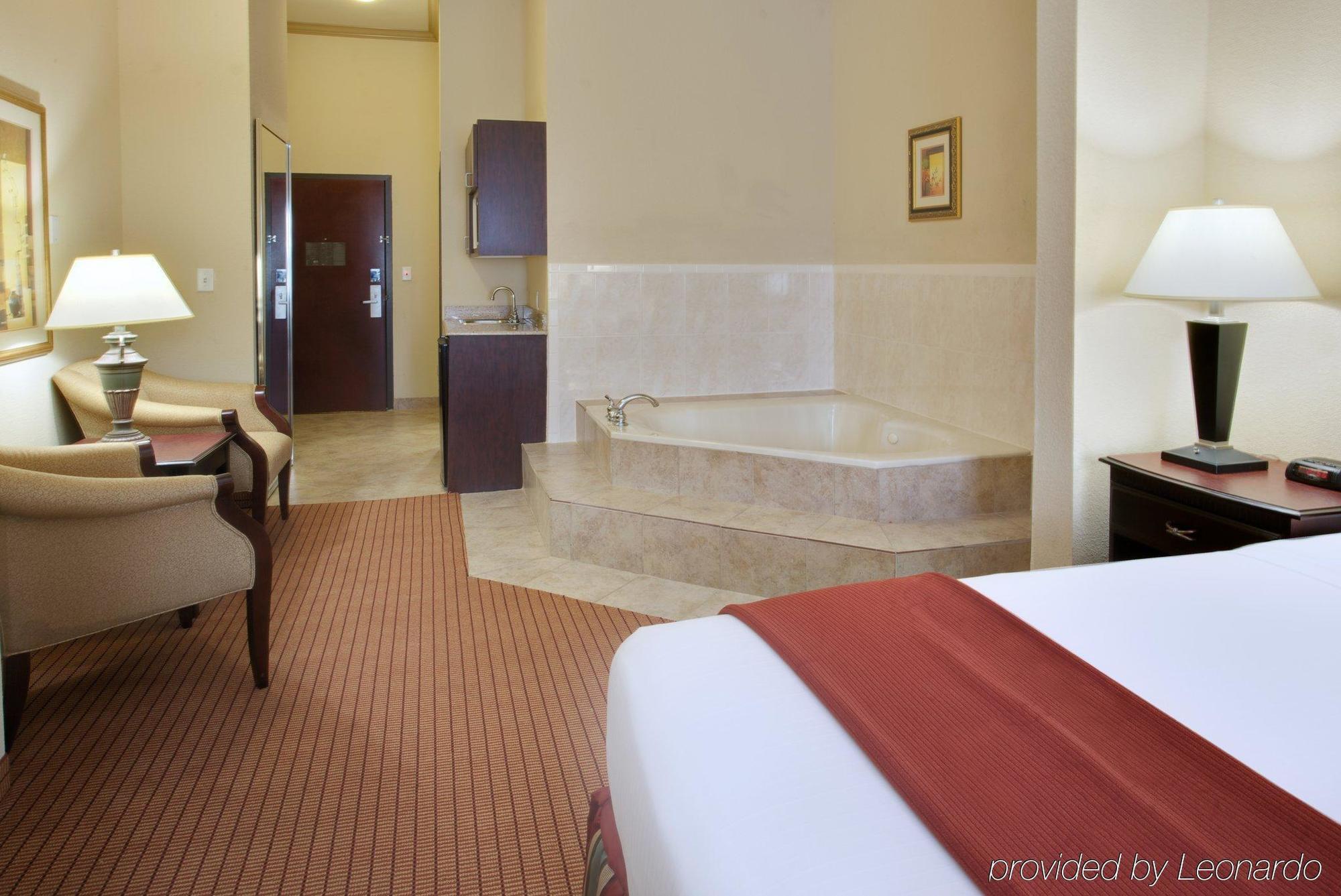 Holiday Inn Express & Suites Wharton By Ihg Rom bilde