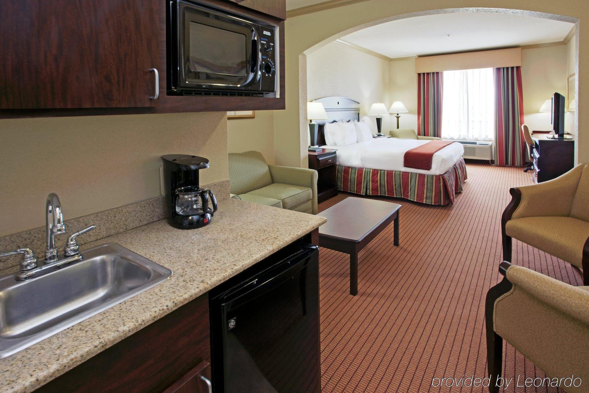 Holiday Inn Express & Suites Wharton By Ihg Rom bilde